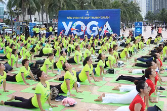 1.500 người đồng diễn Yoga 