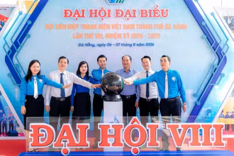 Đại biểu khai mạc triển lãm sản phẩm sáng tạo, sản phẩm OCOP.