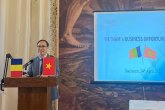 Đại sứ Việt Nam tại Romania Đỗ Đức Thành phát biểu tại sự kiện. (Ảnh: Đại sứ quán Việt Nam tại Romania)