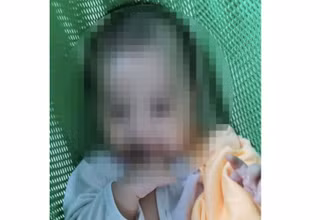 Cháu bé vẫn đang nguy kịch sau ca phẫu thuật. (Nguồn: VOV)