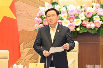 Chủ tịch Quốc hội Vương Đình Huệ phát biểu mở đầu buổi làm việc.
