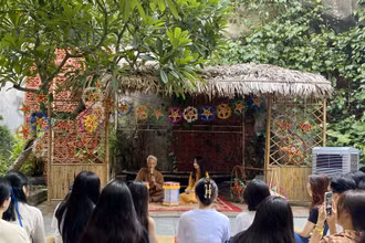 Không gian sự kiện "Ghép đèn sáng sao" tại đình Kim Ngân.