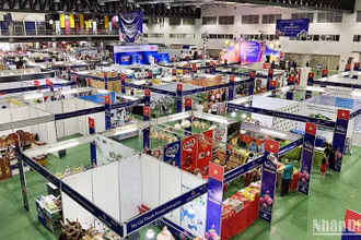 Hội chợ thương mại Việt Nam-Lào tổ chức tại Vientiane (Lào) tháng 8/2022 với quy mô 250 gian hàng. (Ảnh: TRỊNH DŨNG)