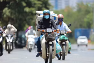 Khu vực Hà Nội ngày nắng nóng, có nơi nắng nóng gay gắt, chiều tối và đêm có mưa rào và dông. (Ảnh minh họa)