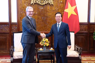 Chủ tịch nước Võ Văn Thưởng tiếp Đại sứ Cộng hòa Pháp Nicolas Warnery. (Ảnh: HỒNG QUÂN)