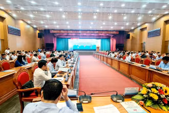 Quang cảnh Hội thảo “Nghề nuôi biển: Chuyển đổi từ truyền thống sang công nghiệp”.
