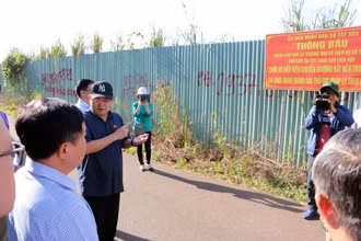 Đoàn đại biểu Quốc hội tỉnh Đồng Nai giám sát về công tác quản lý, sử dụng đất đai và xây dựng trái phép tại huyện Trảng Bom ngày 18/8/2022.