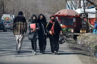 Phụ nữ trên đường phố tại Kabul, Afghanistan. (Nguồn: AFP/TTXVN)