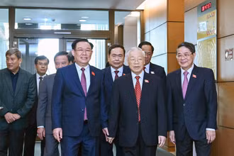 Tổng Bí thư Nguyễn Phú Trọng, Chủ tịch Quốc hội Vương Đình Huệ cùng các đồng chí Phó Chủ tịch Quốc hội tới dự Lễ bế mạc Kỳ họp thứ 6, Quốc hội khóa XV.