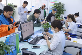 VinaPhone kéo dài thời gian phục vụ khách hàng tại các điểm giao dịch đến 21-22 giờ hằng ngày.
