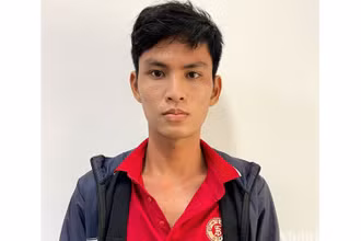 Đối tượng Trịnh Thanh Tòng đến Cơ quan Cảnh sát điều tra, Công an huyện Châu Thành, tỉnh Đồng Tháp đầu thú.
