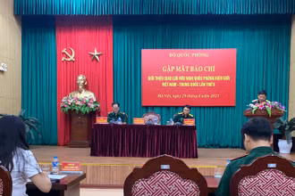 Thiếu tướng Lê Xuân Sang, Phó cục trưởng Cục Tuyên huấn phát biểu tại buổi gặp mặt.