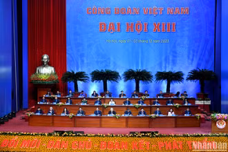 Đoàn Chủ tịch Đại hội XIII Công đoàn Việt Nam.