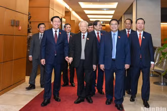 Tổng Bí thư Nguyễn Phú Trọng, Thủ tướng Phạm Minh Chính, Chủ tịch Quốc hội Vương Đình Huệ, Thường trực Ban Bí thư Võ Văn Thưởng cùng các đại biểu dự phiên họp.