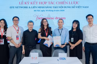 Đại diện hai đơn vị cùng các nhà quản lý, chuyên gia tại buổi ký kết.