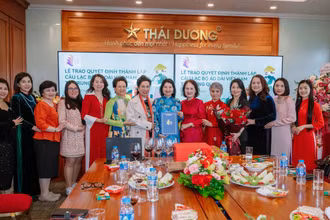 Câu lạc bộ Di sản áo dài Việt Nam tại Trung Quốc được thành lập trong không khí phấn khởi đầu xuân mới.