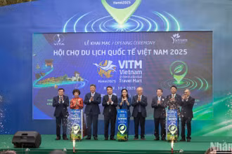 Hội chợ VITM Hà Nội 2025 khai mạc với chủ đề “Phát triển điểm đến xanh, nâng tầm du lịch Việt Nam”. 