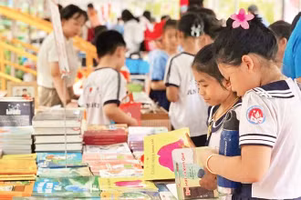 Những cuốn sách là bạn đồng hành của mỗi người trên con đường học tập suốt đời. 