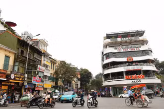  Tòa nhà với tên gọi người dân hay dùng là "Hàm Cá Mập". (Ảnh: Thế Dương)