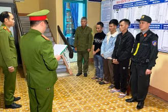 Phòng Cảnh sát hình sự Công an tỉnh Thừa Thiên Huế thực hiện lệnh khởi tố, bắt các đối tượng trong đường dây tổ chức đánh bạc và đánh bạc quy mô lớn tại Huế.