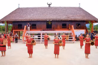 Khánh thành Làng văn hóa các dân tộc thiểu số huyện A Lưới, tỉnh Thừa Thiên Huế nhân dịp công nhận huyện A Lưới thoát nghèo, ngày 6/9/2024. (Ảnh: CÔNG HẬU - LÊ CƯỜNG)