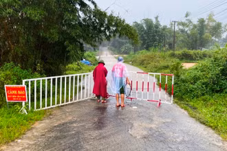 Nhiều khu vực trọng điểm tại huyện A Lưới xuất hiện ngập lụt cục bộ và nguy cơ trượt lở đất đá xuống khu dân cư.