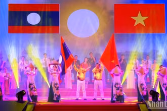 Chương trình nhằm tôn vinh tình hữu nghị thắm thiết đặc biệt Việt Nam-Lào.