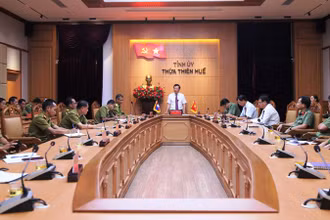 Đoàn công tác của Công an 2 tỉnh Salavan và Sekong (nước bạn Lào) đã đến chào xã giao lãnh đạo Thường trực Tỉnh ủy Thừa Thiên Huế.