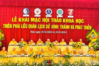 Các chư tăng Trưởng lão Hòa thượng Thường trực Hội đồng Chứng minh, Hội đồng Trị sự và Ban, Viện thuộc Trung ương Giáo hội Phật giáo Việt Nam, chư tôn giáo phẩm Ban Trị sự Tỉnh Giáo hội chứng minh buổi lễ khai mạc.