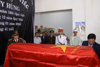 Thương tiếc cán bộ Công an dũng cảm hy sinh khi làm nhiệm vụ bảo đảm an ninh trật tự địa bàn.