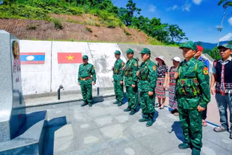 Phát huy sức mạnh toàn dân trong quản lý, bảo vệ biên giới. (ảnh: Võ Tiến)