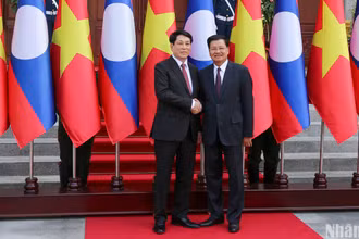 Chủ tịch nước Lương Cường hội đàm Tổng Bí thư, Chủ tịch nước Lào Thongloun Sisoulith.
