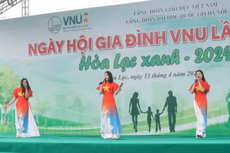 Hoạt động văn hóa văn nghệ tại ngày hội.