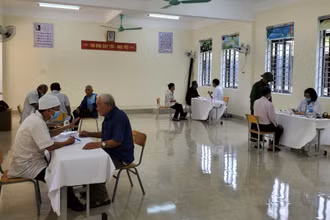 Khám, tư vấn, phát thuốc miễn phí cho 868 đối tượng chính sách
