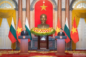 Chủ tịch nước Lương Cường và Tổng thống Rumen Radev chủ trì gặp gỡ báo chí sau hội đàm.