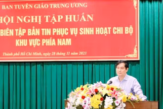 Đồng chí Phan Xuân Thủy, Phó trưởng Ban Tuyên Giáo Trung ương, phát biểu khai mạc Hội nghị.
