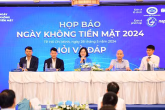 Các đại biểu chia sẻ thông tin về chuỗi sự kiện Ngày không tiền mặt năm 2024.