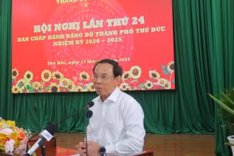 Uỷ viên Bộ Chính trị, Bí thư Thành ủy Thành phố Hồ Chí Minh Nguyễn Văn Nên phát biểu chỉ đạo hội nghị. (Ảnh M.H)
