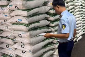 Đường cát nhập lậu bị phát hiện, thu giữ tại hiện trường. 