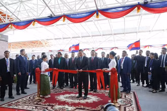 Thủ tướng Campuchia Samdech Thipadi Hun Manet cắt băng khánh thành Sân bay Quốc tế Siem Reap Ankor.