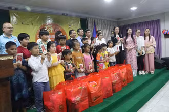 Cộng đồng bà con người gốc Việt Nam tại Campuchia luôn nhận được tình cảm, sự quan tâm giúp đỡ của đồng bào trong nước.