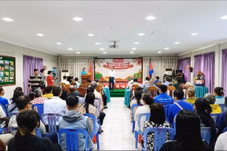 Buổi trao quà Tết diễn ra tại trụ sở Hội Khmer-Việt Nam tại Campuchia ở Phnom Penh. (Ảnh: NGUYỄN HIỆP)
