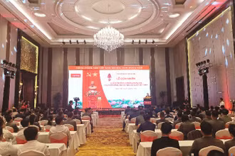 Lễ đón nhận Huân chương diễn ra tại Thủ đô Phnom Penh, Vương quốc Campuchia, chiều 26/11. (Ảnh: Nguyễn Hiệp)