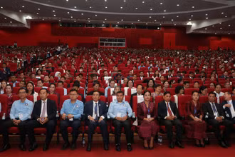 Lễ kỷ niệm 45 Ngày thành lập Mặt trận Đoàn kết phát triển Tổ quốc Campuchia được tổ chức trọng thể tại Trung tâm Hội nghị và Triển lãm đảo Koh Pich ở Thủ đô Phnom Penh. (Ảnh: Nguyễn Hiệp)