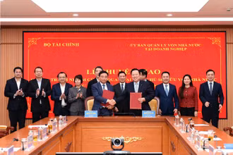 Quang cảnh lễ chuyển giao.