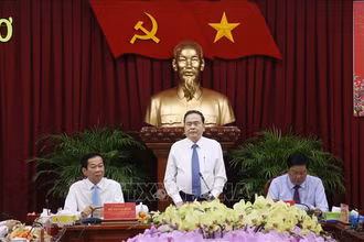 Chủ tịch Quốc hội Trần Thanh Mẫn thăm, chúc Tết Ban Thường vụ Thành ủy Cần Thơ.