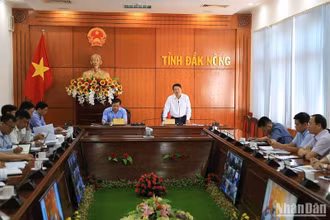 Đồng chí Nguyễn Văn Hiệp, Giám đốc Sở Tài Nguyên và Môi trường tỉnh Đắk Nông góp ý về các văn bản sửa đổi Dự thảo Luật đất đai trong phiên họp trực tuyến với Chính phủ.