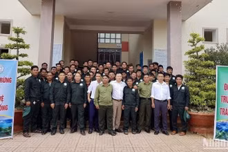 Tổ nhận khoán bảo vệ rừng thường xuyên được Ban quản lý Vườn quốc gia Tà Đùng tập huấn về công tác bảo vệ rừng và các quy định liên quan của Luật Lâm nghiệp.