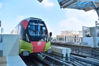 Đoạn trên cao tuyến đường sắt đô thị Nhổn-ga Hà Nội chính thức vận chuyển hành khách từ 8 giờ sáng 8/8. (Ảnh: THỦY NGUYÊN)