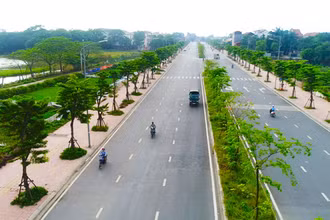Hạ tầng giao thông tại huyện Gia Lâm đang được đầu tư khang trang, hiện đại. Trong ảnh: tuyến đường Dương Xá-Đông Dư.